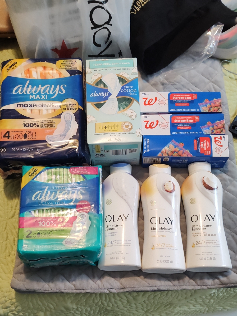 Bundle OLAY Ultra Moisture Body Wash Trio - Always Pads 3 Pk, Quart SZ Store Bag